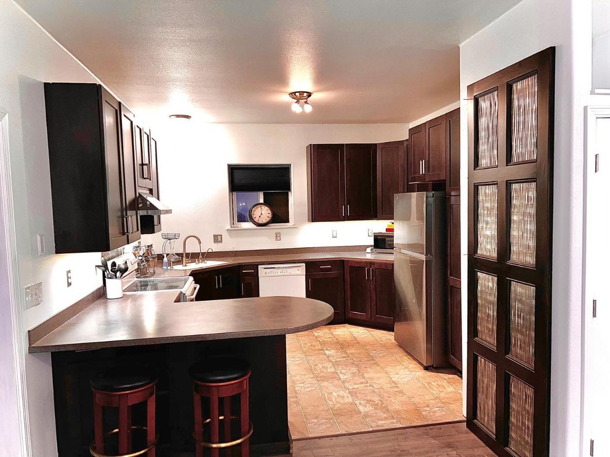 Newly Remodeled Spacious Units, Minutes From Mountains, Inlet, Downtown And Airport أنكوراج المظهر الخارجي الصورة
